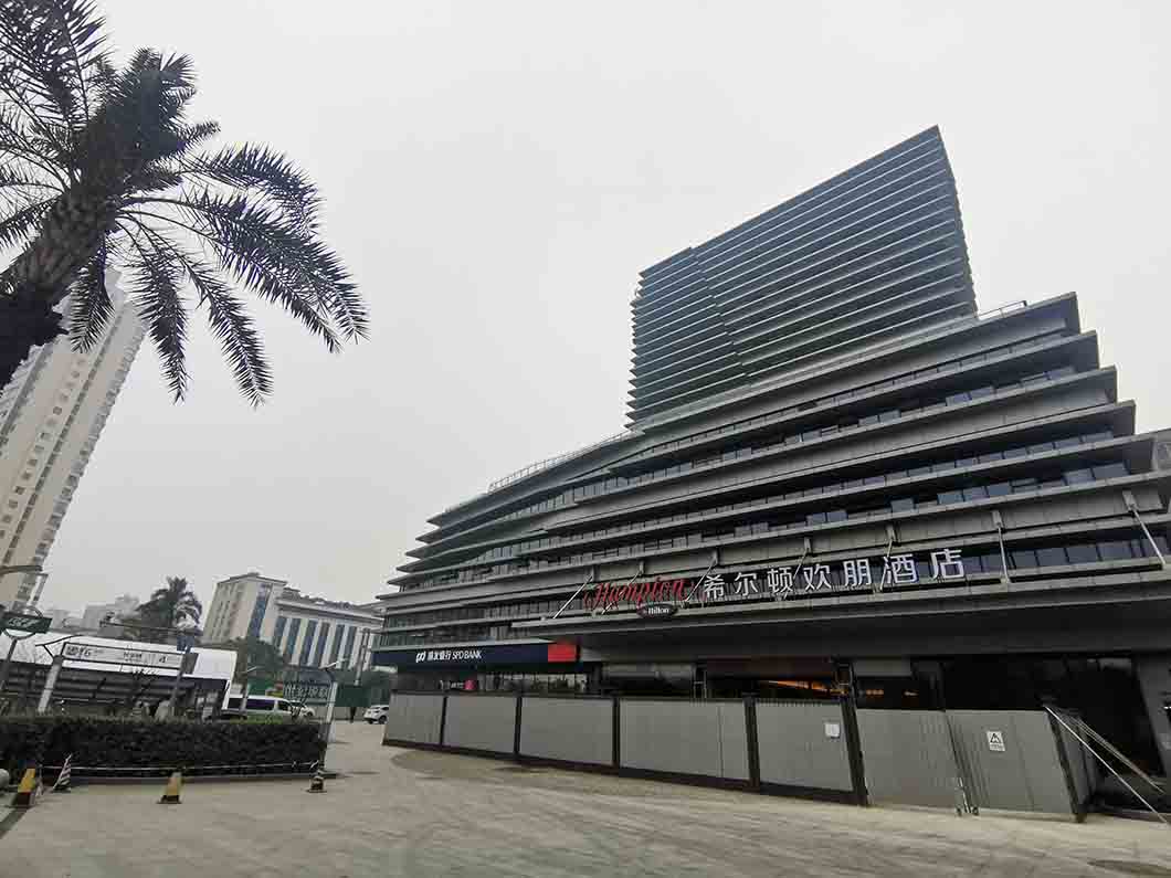 案例分享｜空气源热泵机组夏季获得免费热水，打造重庆南岸希尔顿欢朋酒店10000m²冷暖热水绿色工程 