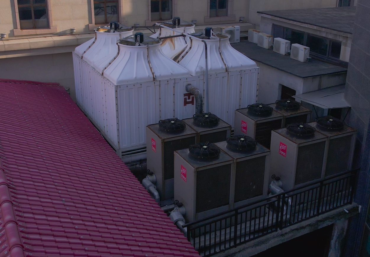 酒店256间房用热水要配多大空气能热水器呢
