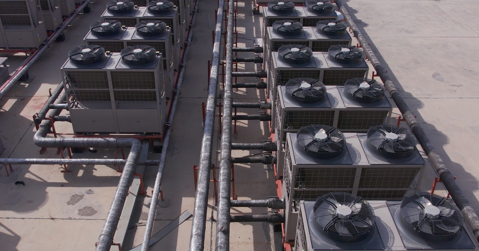 如何选择适合工厂使用的空气能热泵设备